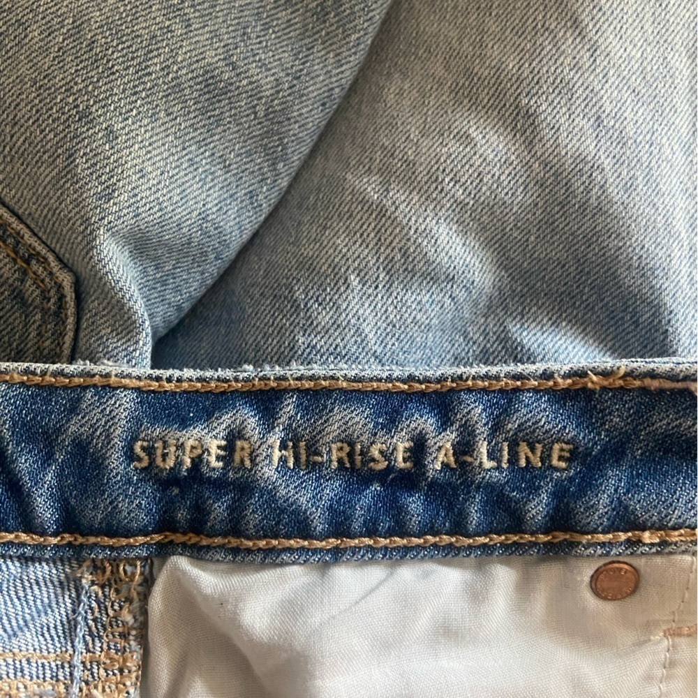 American Eagle EUC super high rise A-line distressed denim mini skirt size 8 - Picture 5 of 7